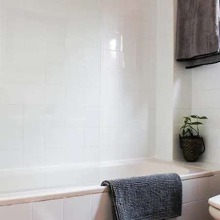 Апартаменты El 8 De Serranos - Bajo - Casa Con Garaje Леон