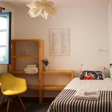 El 8 De Serranos - Bajo - Casa Con Garaje * Леон