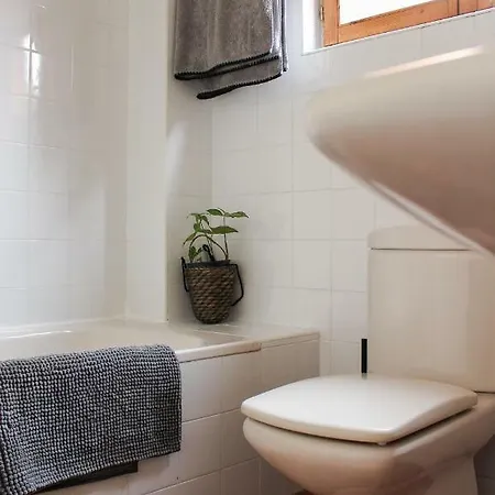 Apartment El 8 De Serranos - Bajo - Casa Con Garaje Leon