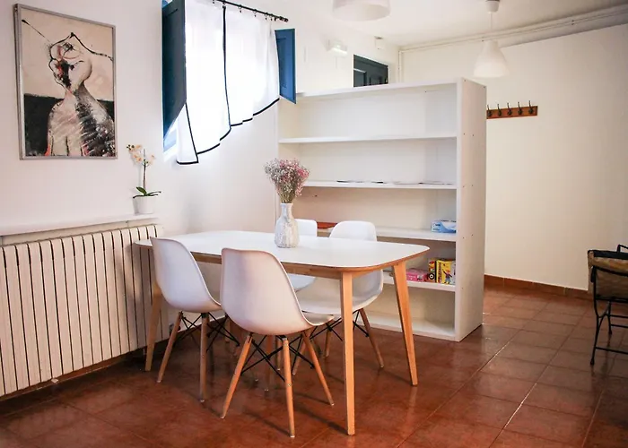 El 8 De Serranos - Bajo - Casa Con Garaje *