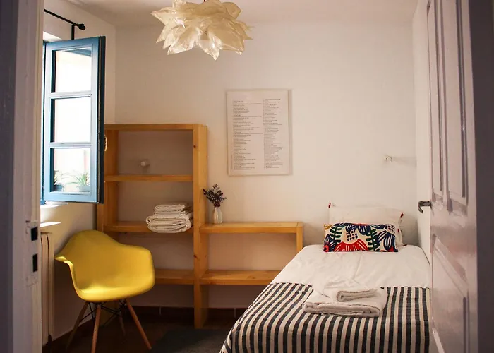 El 8 De Serranos - Bajo - Casa Con Garaje * 레온