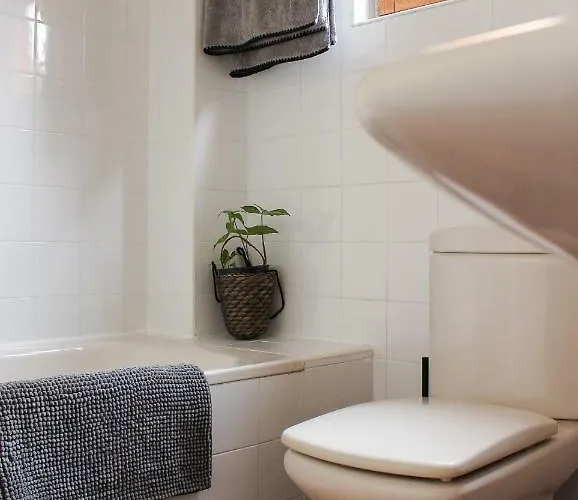 Lejlighed El 8 De Serranos - Bajo - Casa Con Garaje León