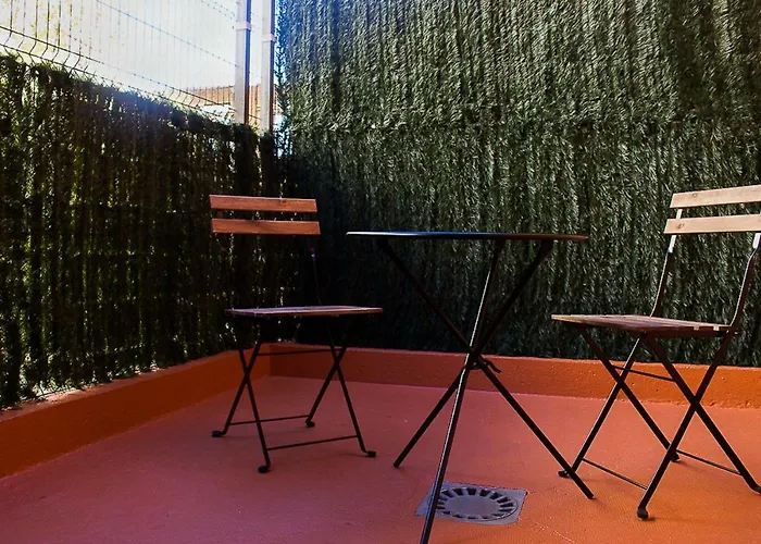 El 8 De Serranos - Bajo - Casa Con Garaje León